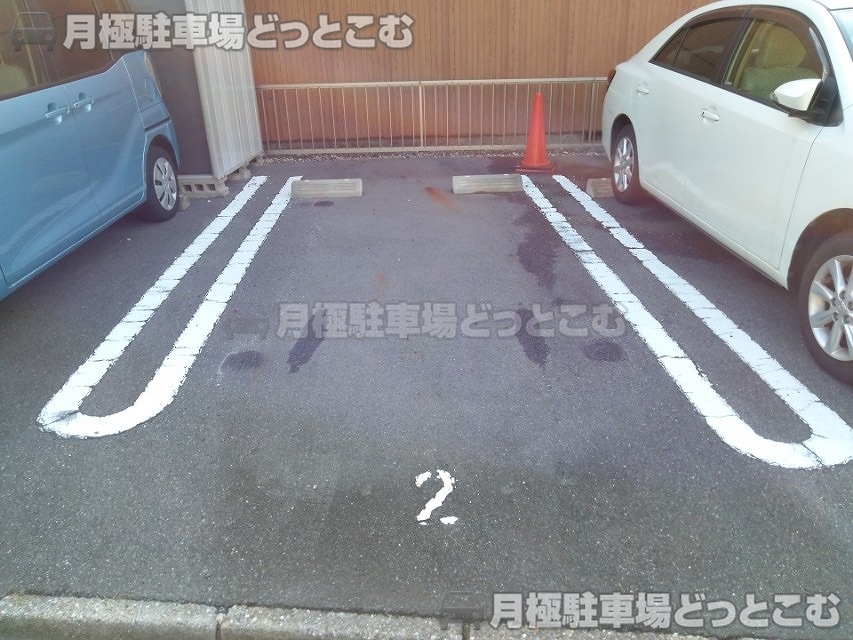 名古屋市中村区五反城町2丁目24-1.23-2の月極駐車場1