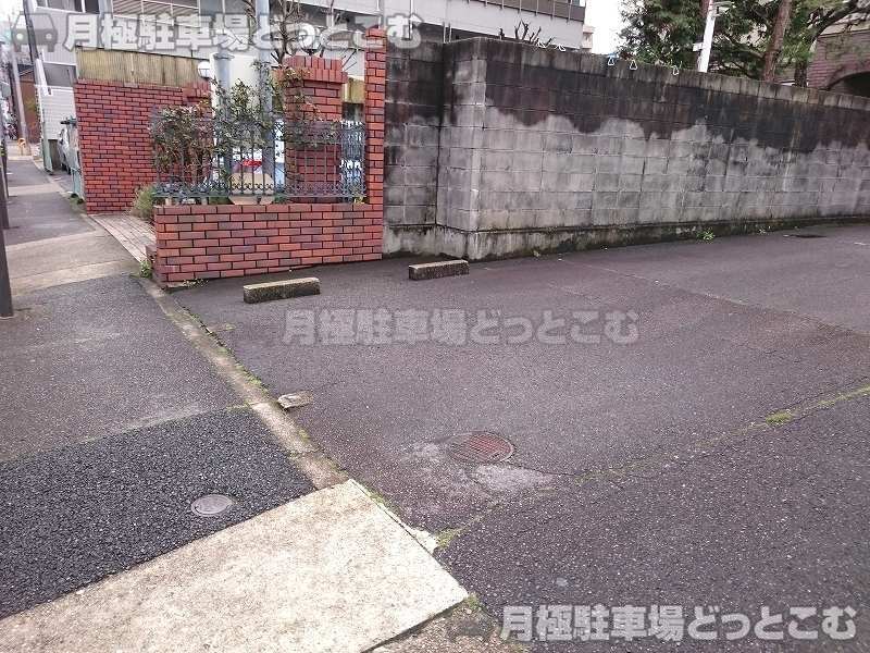 名古屋市東区泉1-10-15の月極駐車場2