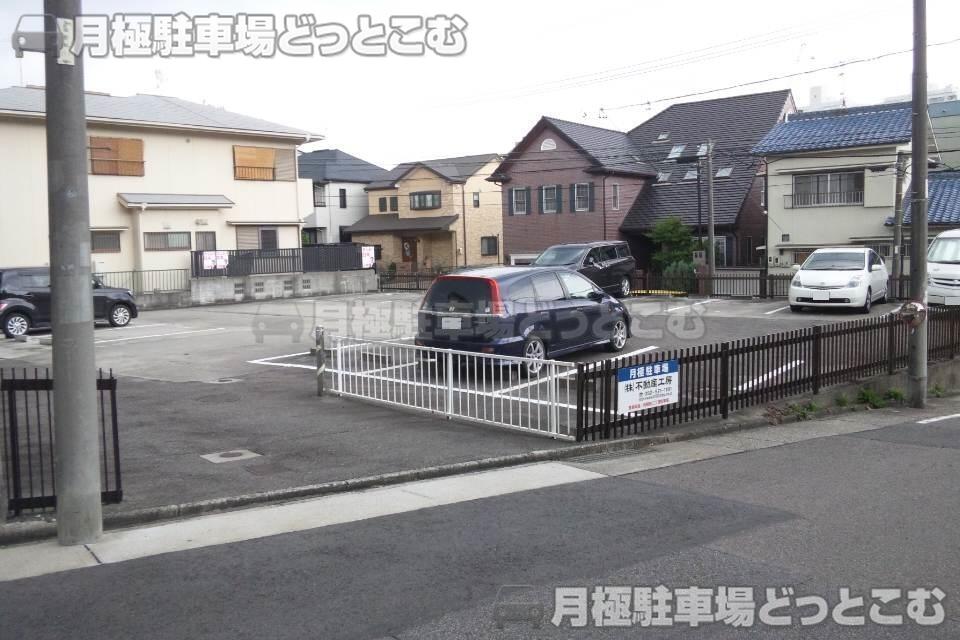 名古屋市千種区向陽町2-43-1,44-1の月極駐車場1