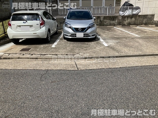 名古屋市千種区月見坂町1丁目9の月極駐車場4