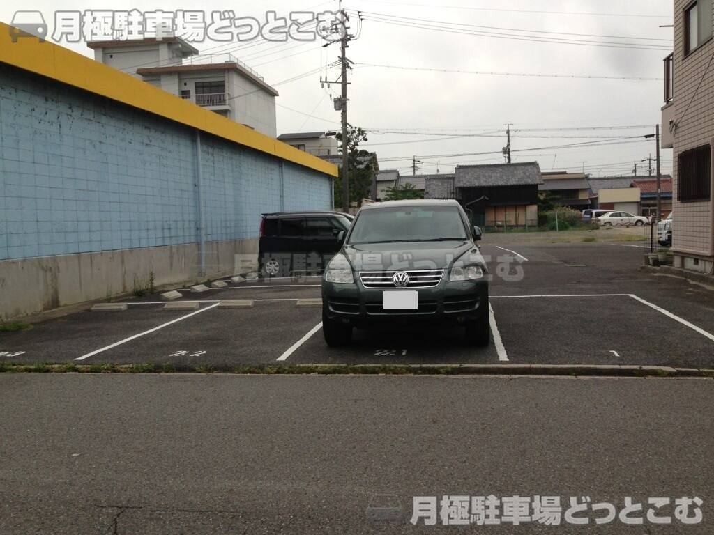 名古屋市北区浪打町2丁目93の月極駐車場3