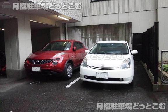 名古屋市中区栄5丁目2-23の月極駐車場1