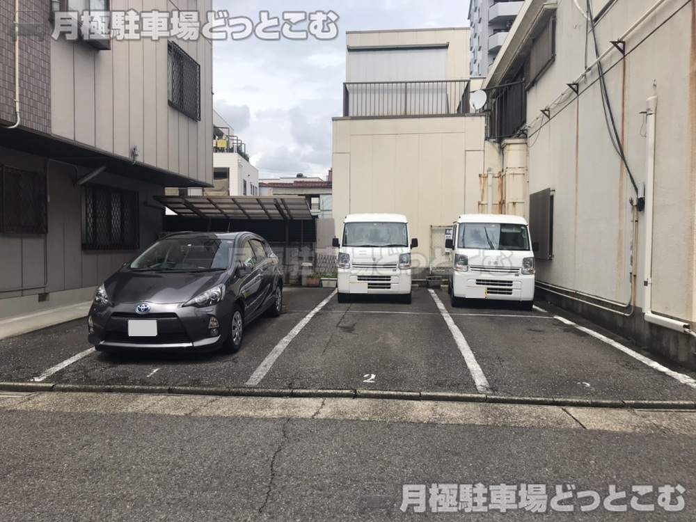 名古屋市西区幅下2丁目711番の月極駐車場1