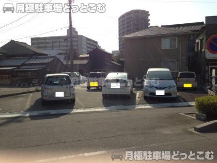 一宮市八幡1丁目1-3の月極駐車場2