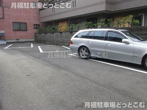 名古屋市西区万代町2-36-2の月極駐車場2