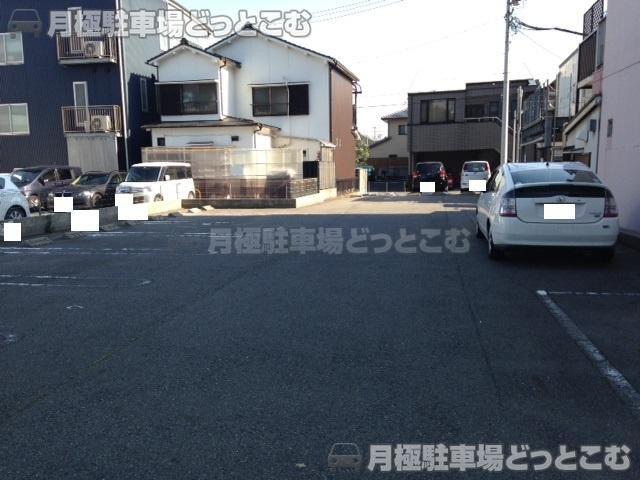 名古屋市中川区露橋1丁目2412の月極駐車場1