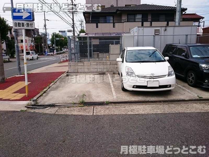 名古屋市中川区露橋1丁目2406-1の月極駐車場2