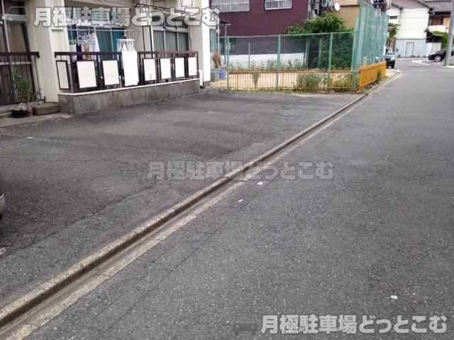 名古屋市中川区尾頭橋3丁目2106番の月極駐車場1