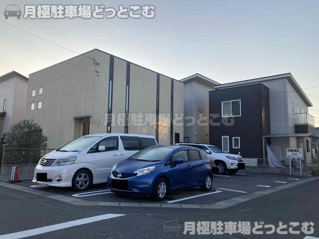 半田市大池町4丁目18-1の月極駐車場2