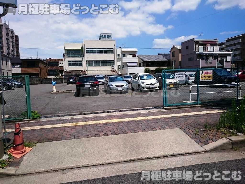 名古屋市東区白壁3-114の月極駐車場1