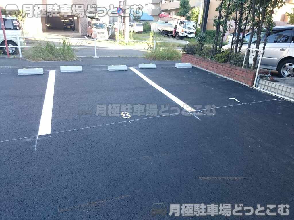 名古屋市西区中小田井4丁目114番の月極駐車場3