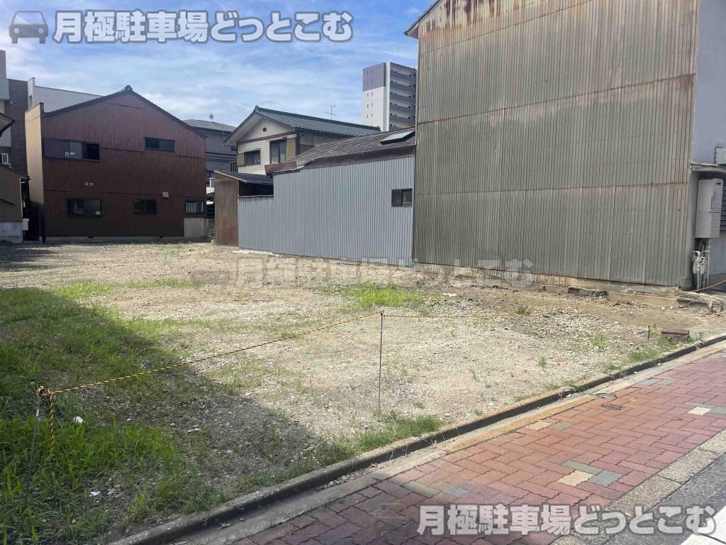 名古屋市中村区中島町3丁目28-2の月極駐車場3