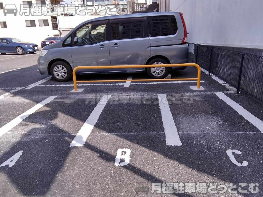 名古屋市中区丸の内3丁目1102-1、1102-2、1103、1104、1105の月極駐車場2