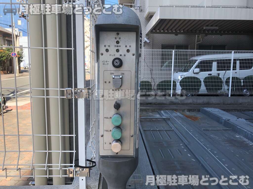 名古屋市中区千代田2-2-27の月極駐車場3