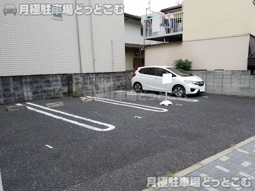 名古屋市千種区振甫町4丁目8-5の月極駐車場3