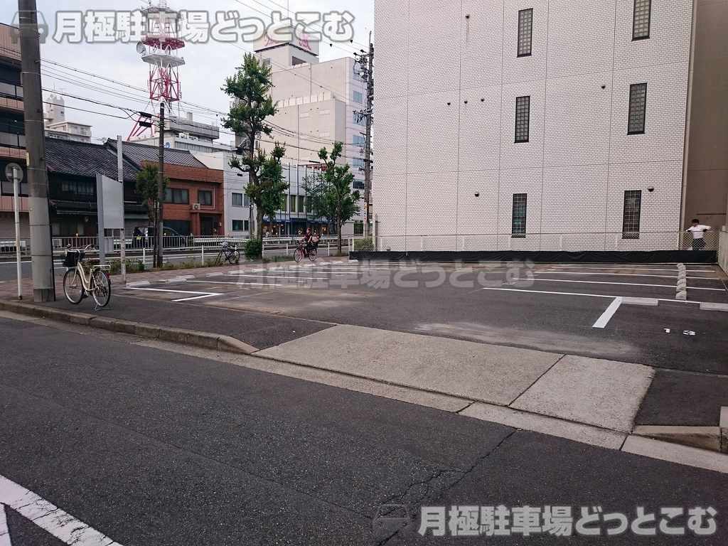 名古屋市西区名駅2丁目411-1の月極駐車場1