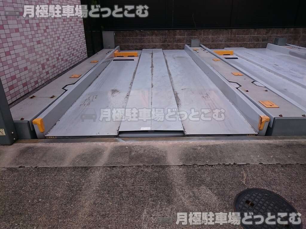 名古屋市西区那古野2-25-12の月極駐車場3
