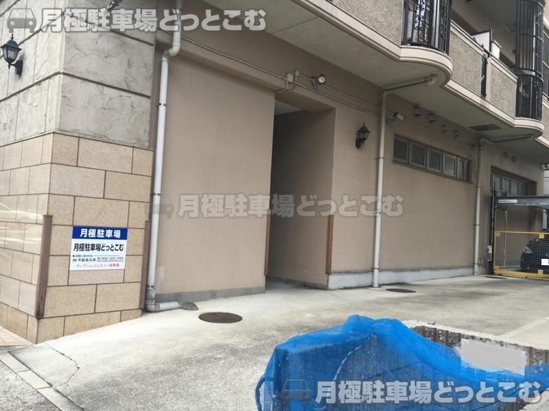 名古屋市東区泉2-2-30の月極駐車場3