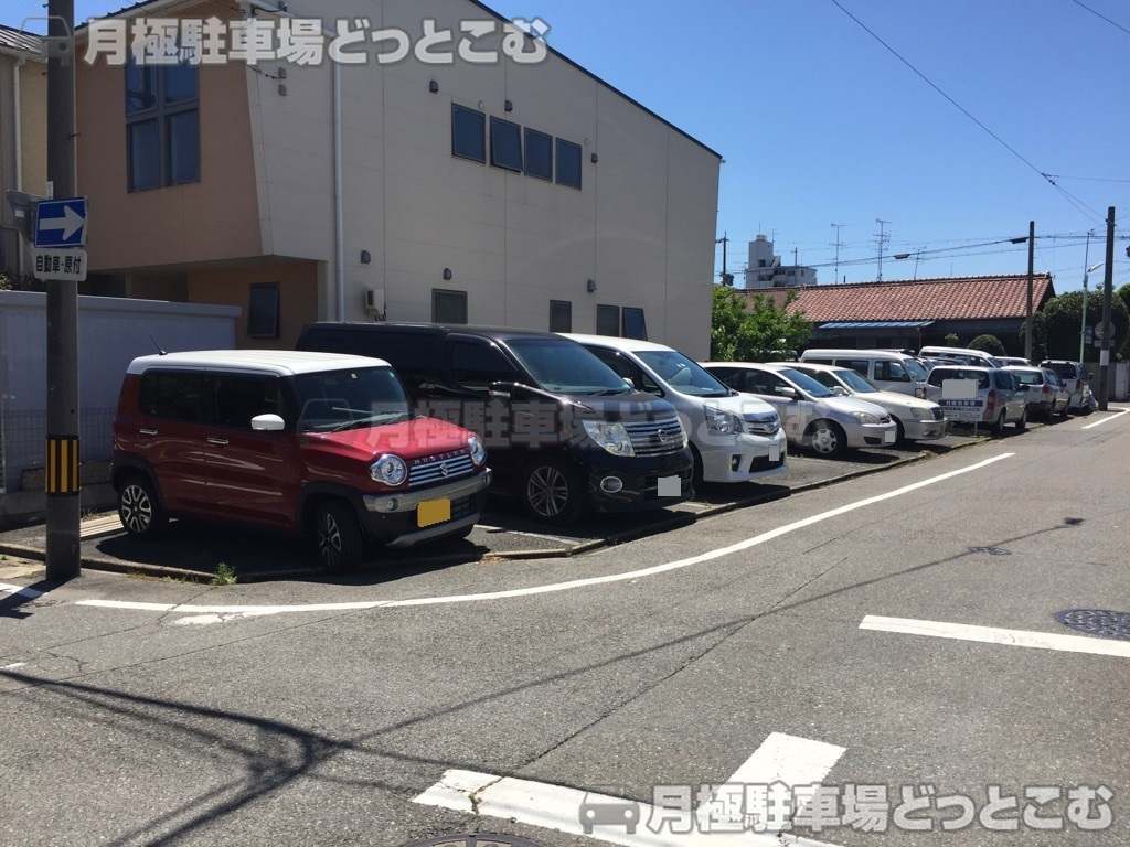 名古屋市中川区三ツ屋町1丁目60-2の月極駐車場1