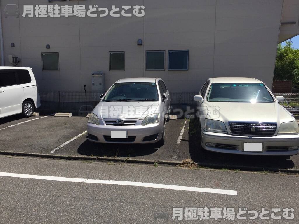 名古屋市中川区三ツ屋町1丁目60-2の月極駐車場2