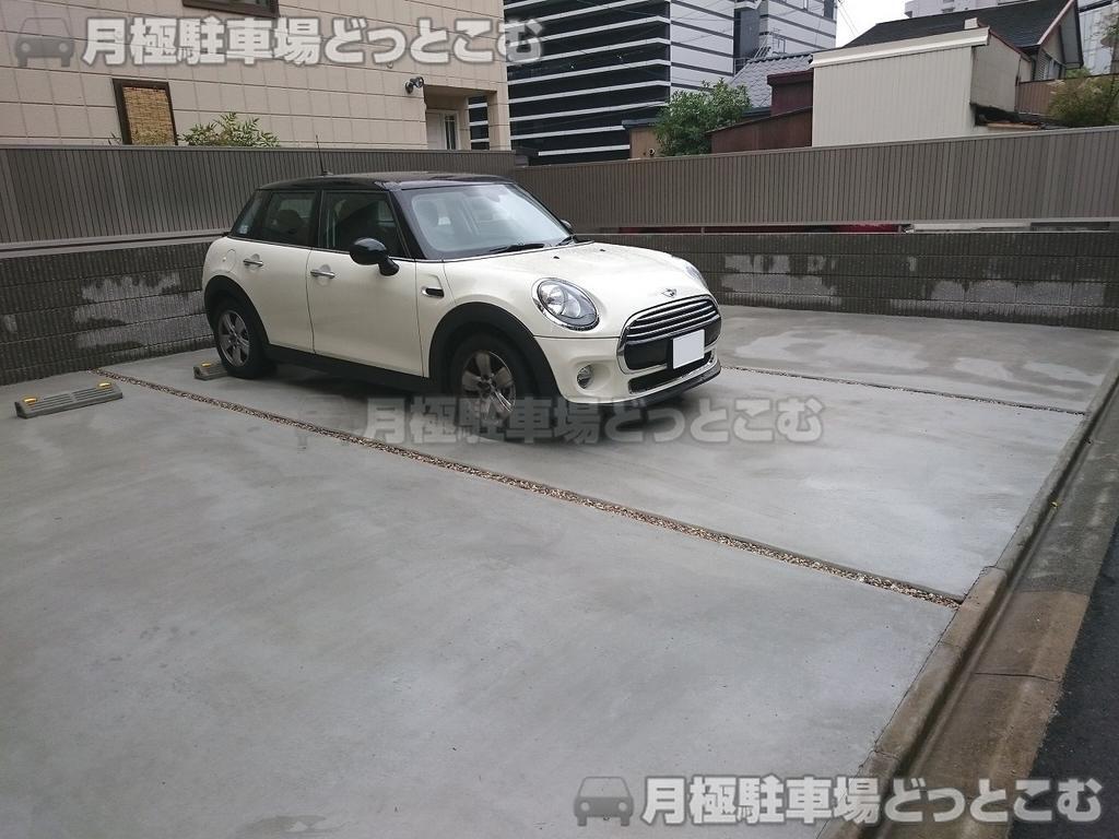 名古屋市中区栄1-29-3の月極駐車場2