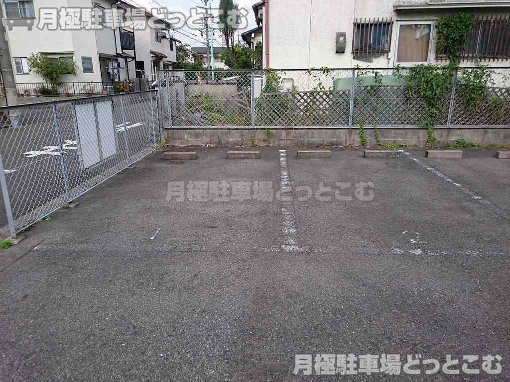 名古屋市南区滝春町1番75の月極駐車場2