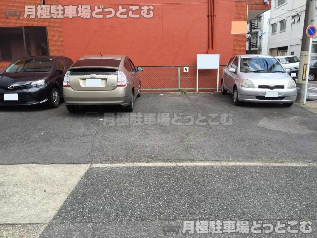 名古屋市中区新栄3丁目2501の月極駐車場1