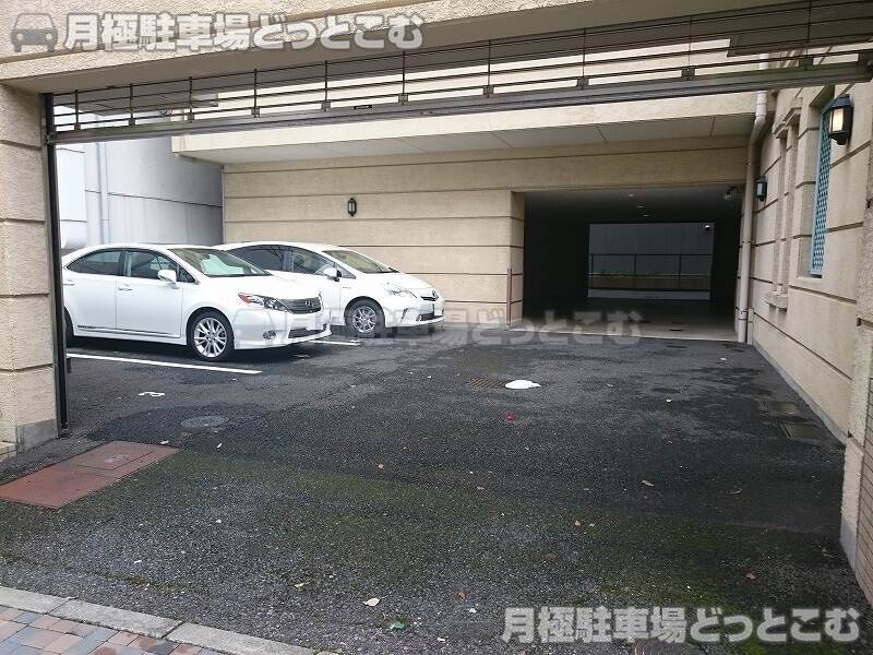 名古屋市東区泉1丁目21-11の月極駐車場2