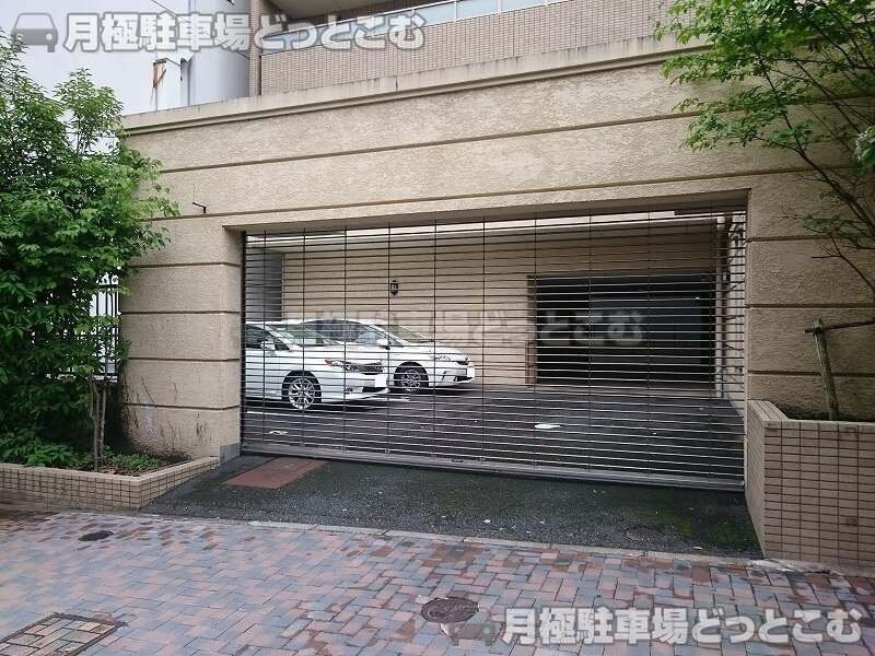 名古屋市東区泉1丁目21-11の月極駐車場3