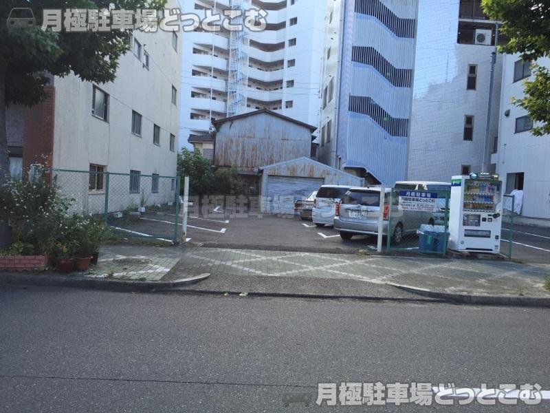 名古屋市中区金山3丁目805，806の月極駐車場1