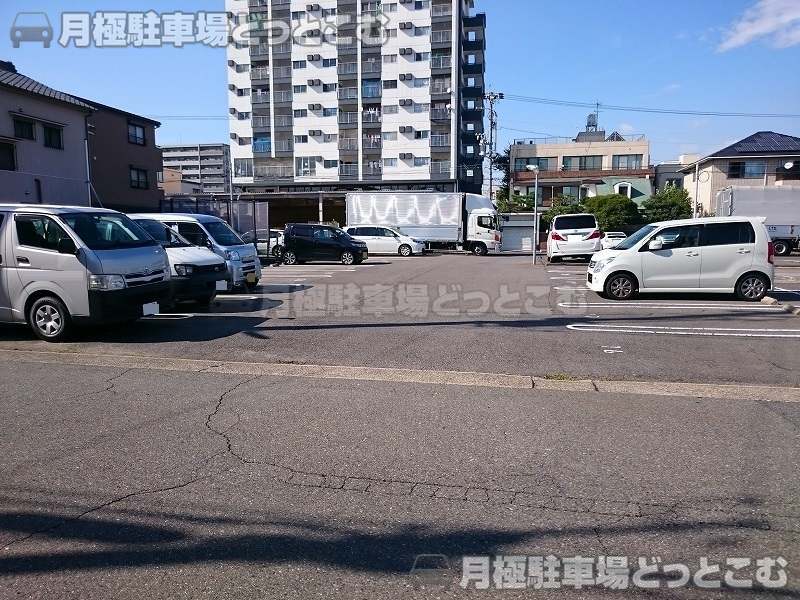 名古屋市熱田区三番町501-1の月極駐車場2