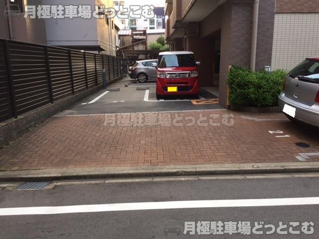 名古屋市中村区太閤通5-20-4の月極駐車場3