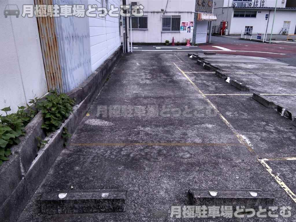 名古屋市東区徳川町301、302の月極駐車場3