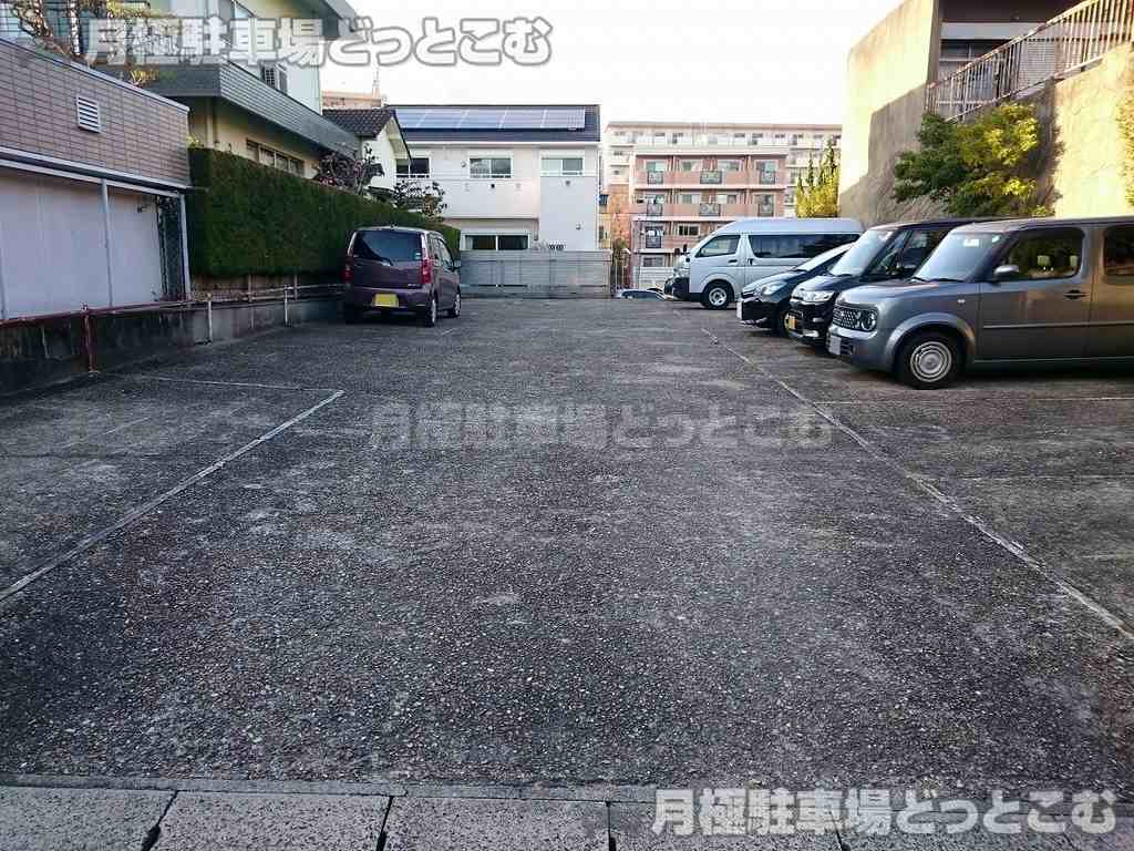 名古屋市名東区一社1丁目37番の月極駐車場1