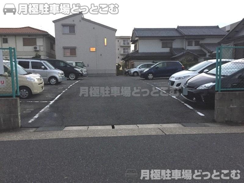 名古屋市名東区牧の里1丁目1411の月極駐車場1