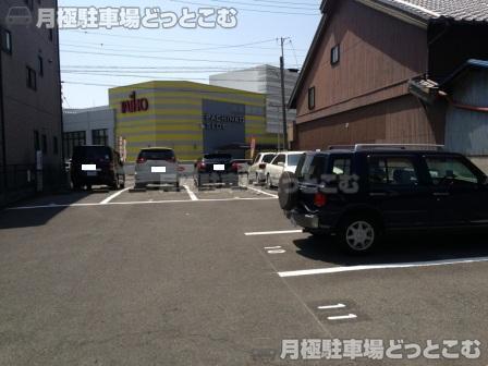 名古屋市北区清水5丁目3702の月極駐車場1