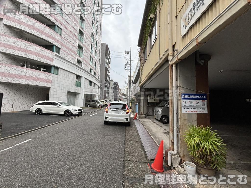 名古屋市中区富士見町407の月極駐車場6
