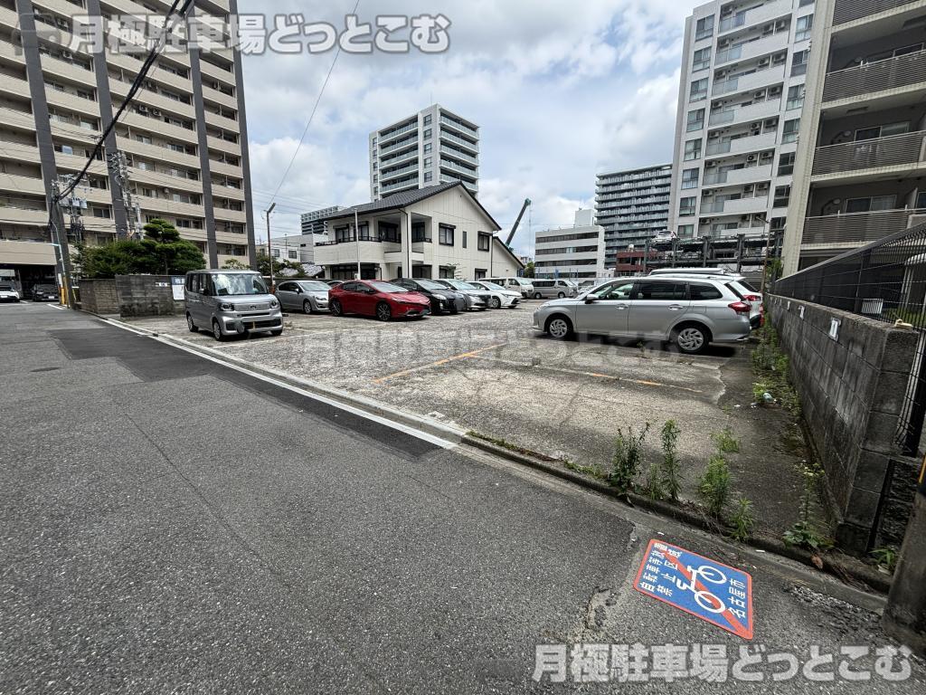 名古屋市東区葵1丁目13の月極駐車場1