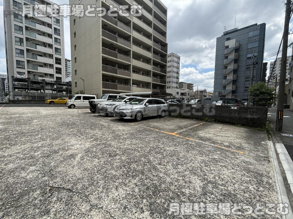 名古屋市東区葵1丁目13の月極駐車場7