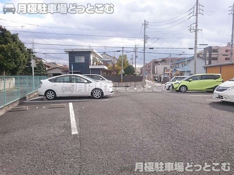 名古屋市名東区新宿1丁目75の月極駐車場2