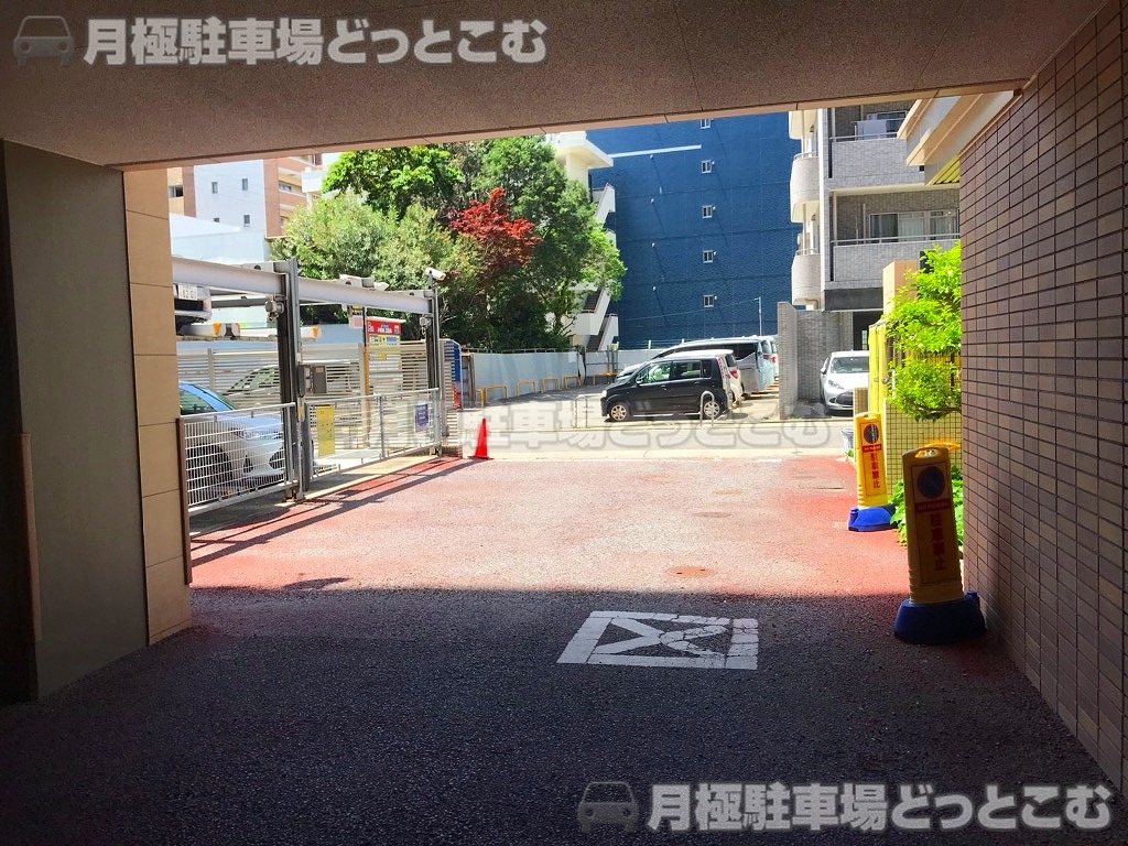 名古屋市中区栄5丁目20-24の月極駐車場4
