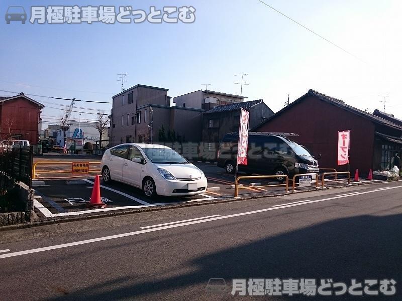 名古屋市中川区愛知町203-2、204、214、215-1の月極駐車場1