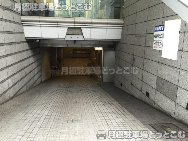 名古屋市中区栄2-4-3の月極駐車場2