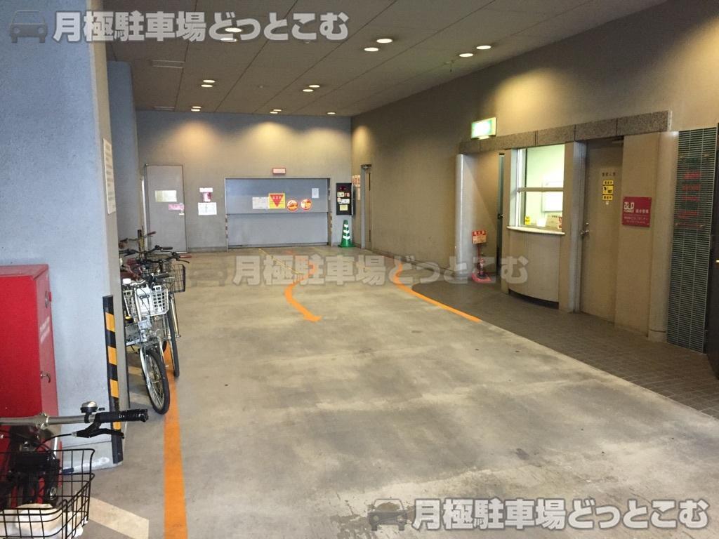 名古屋市中区栄2-4-3の月極駐車場3