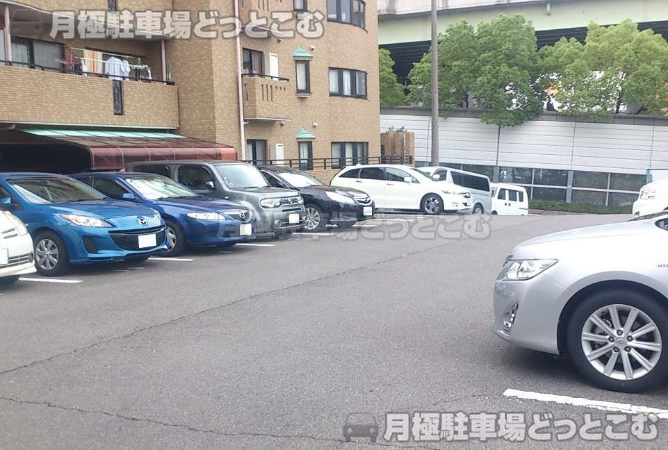 名古屋市名東区社台3丁目122の月極駐車場2