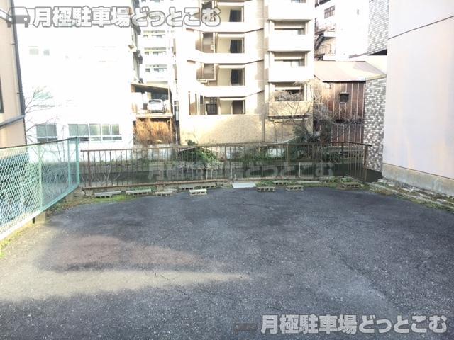 名古屋市西区那古野1丁目111の月極駐車場2