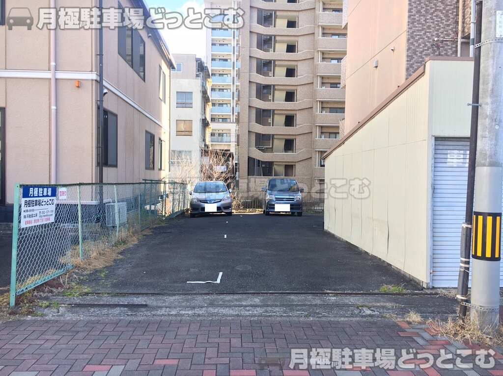 名古屋市西区那古野1丁目111の月極駐車場3