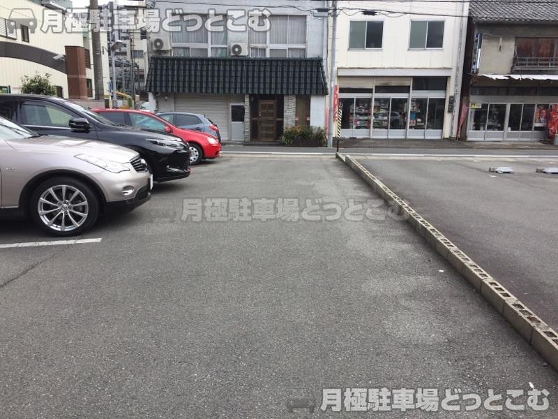 名古屋市西区那古野2丁目1806の月極駐車場3