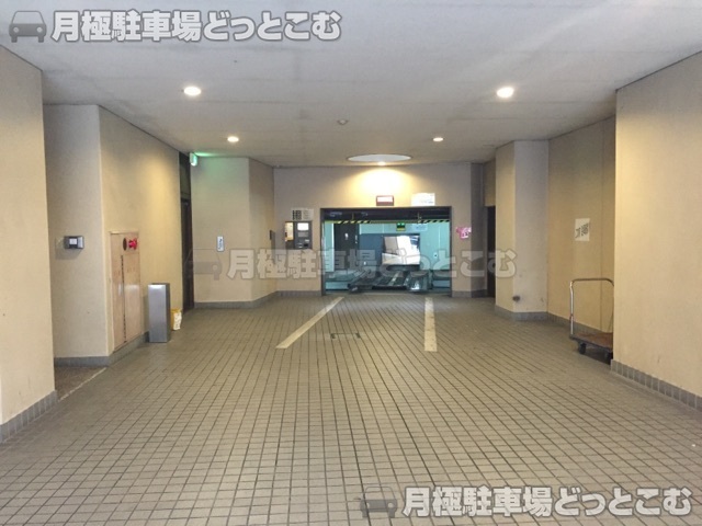 岐阜市神田町1-1-5の月極駐車場3