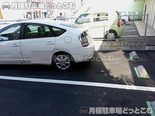 岡崎市明大寺町沢田18-7の月極駐車場3